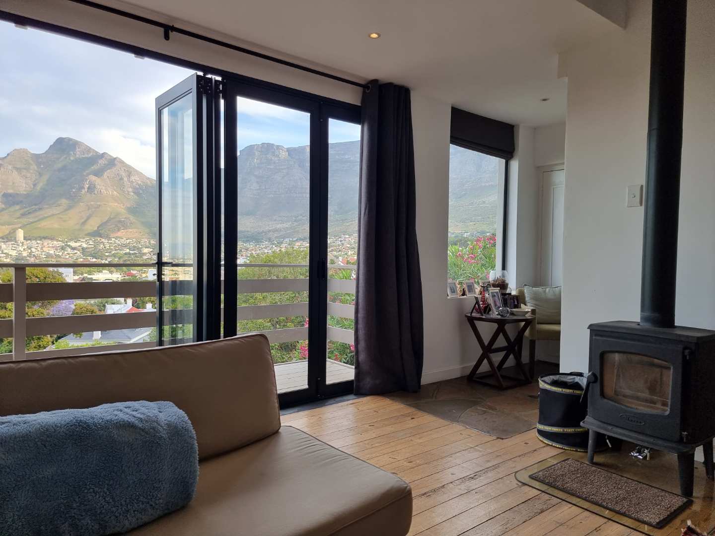 To Let 2 Bedroom Property for Rent in Tamboerskloof Western Cape